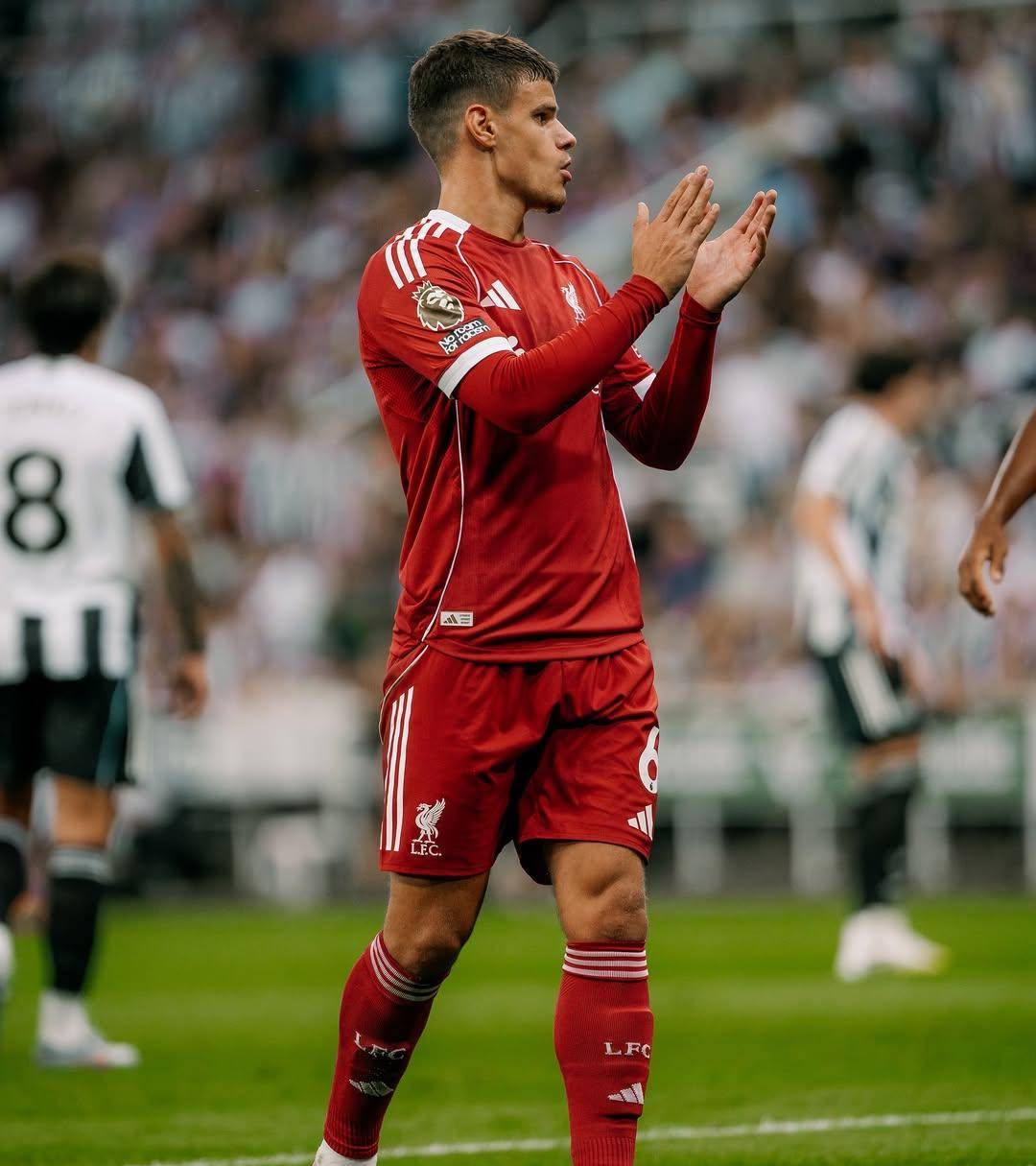 转折点利物浦防线松动;NBA常规赛转会期攻防权衡;媒体盛赞;更衣室氛围转暖的简单介绍-开云app下载